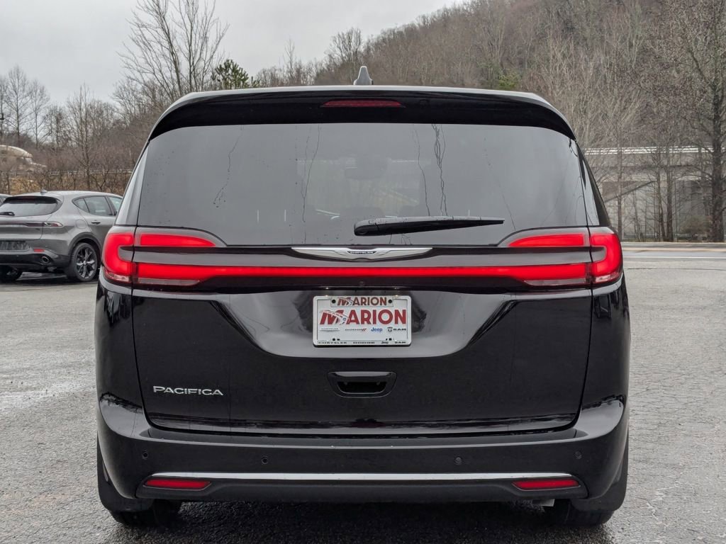 New 2025 Chrysler Pacifica Select image 18