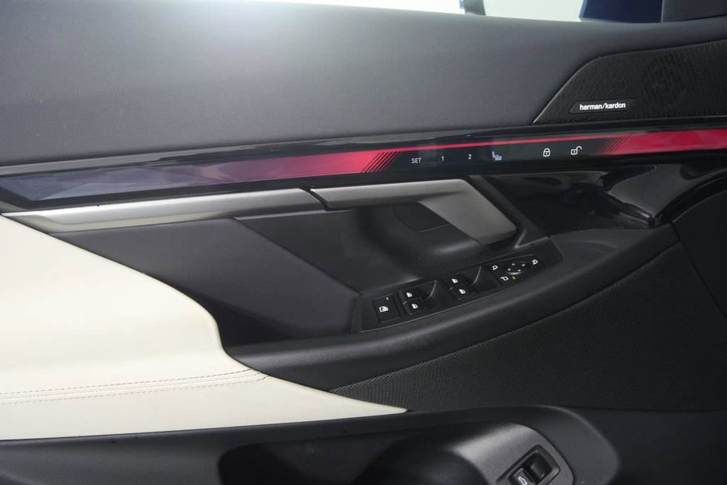 Certified 2025 BMW 540i xDrive AWD/4WD image 8