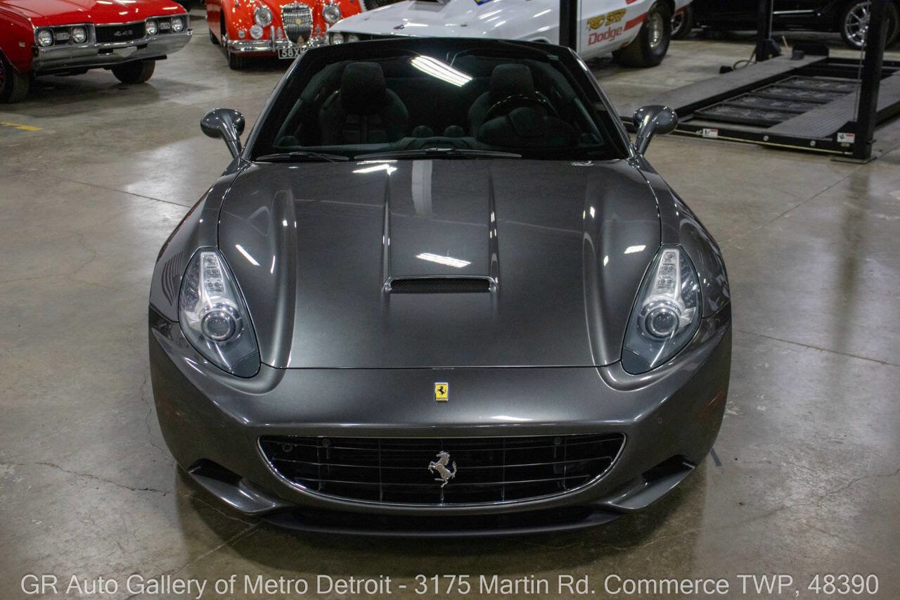 Used 2010 Ferrari California RWD image 12