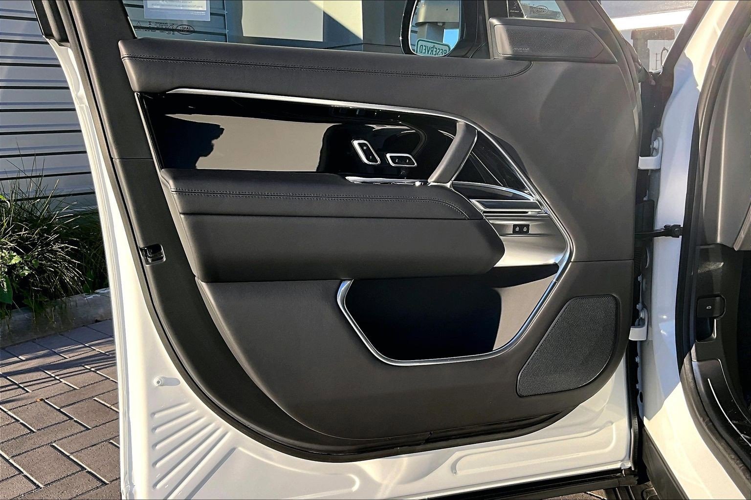 Used 2025 Land Rover Range Rover SE image 22