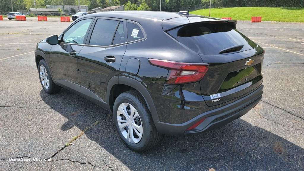 New 2026 Chevrolet Trax LS FWD image 9