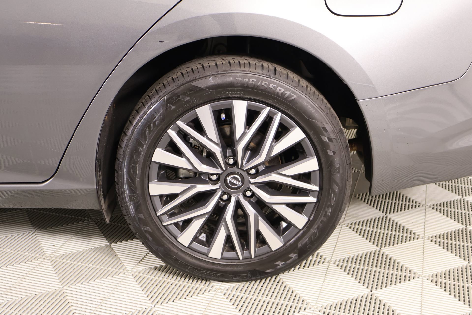 Used 2024 Nissan Altima 2.5 SV AWD/4WD image 17