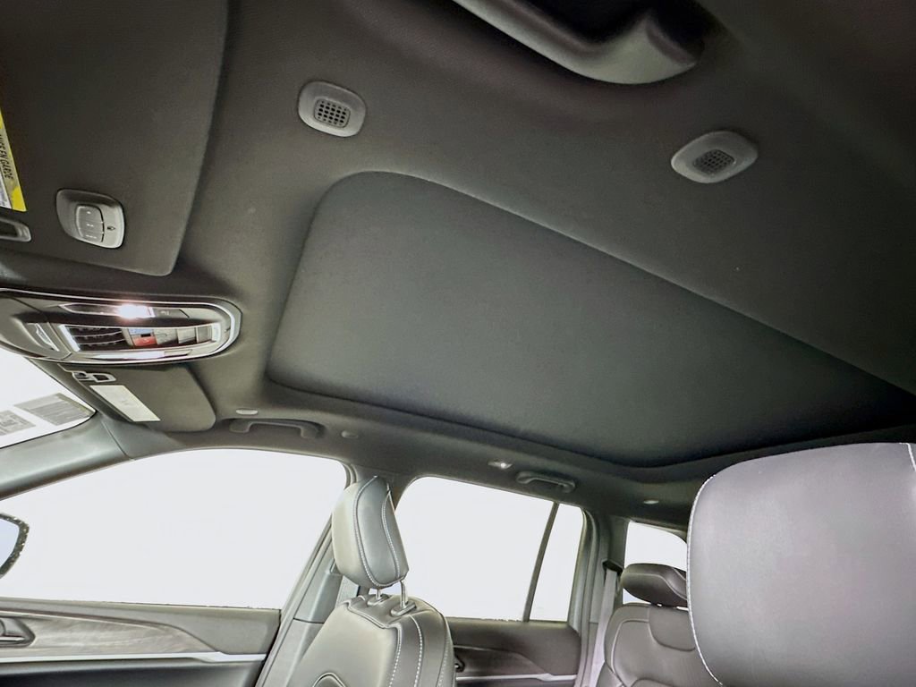 New 2025 Jeep Grand Cherokee Limited image 28