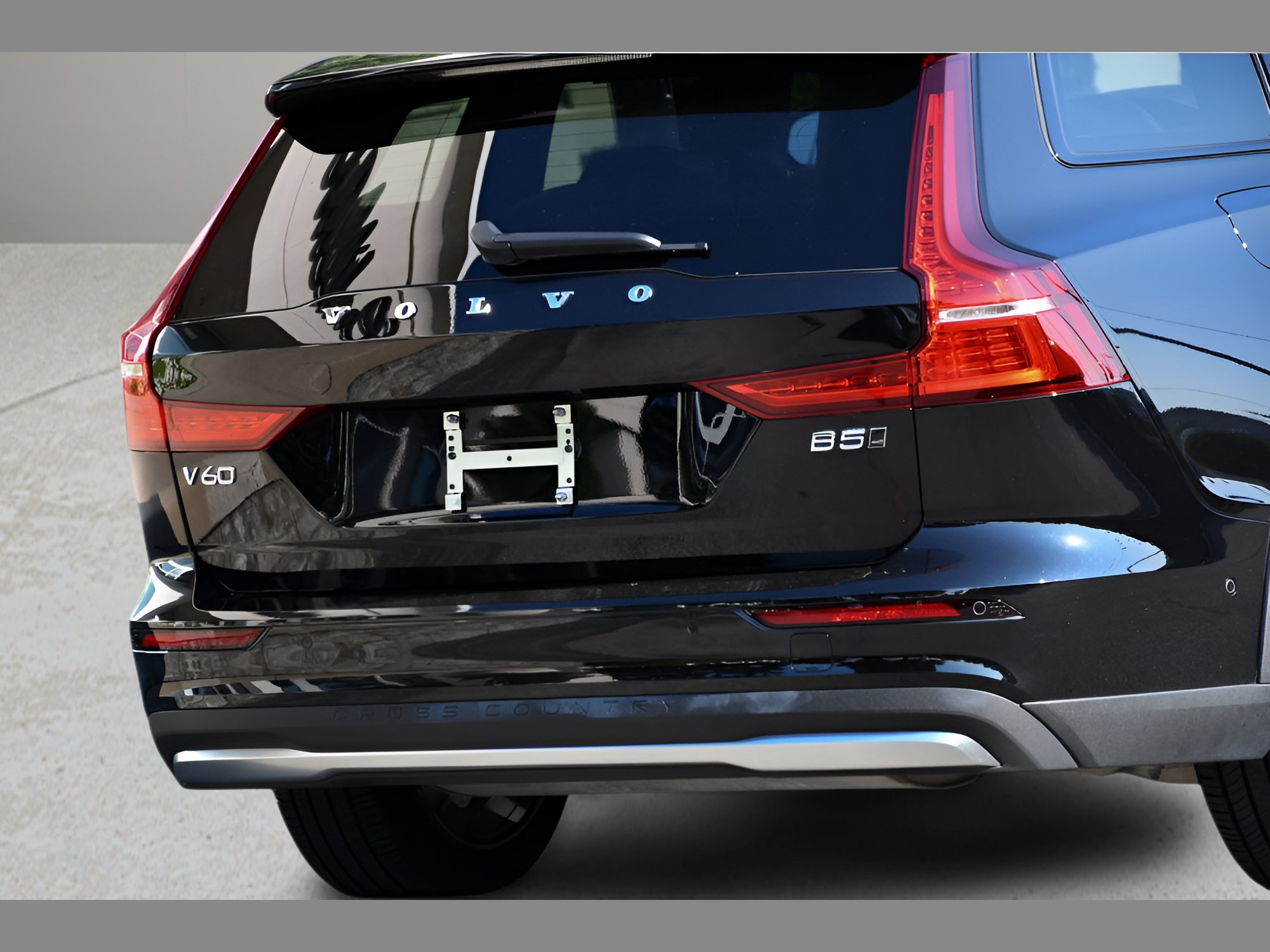Certified 2025 Volvo V60 B5 Cross Country Ultra AWD/4WD image 30