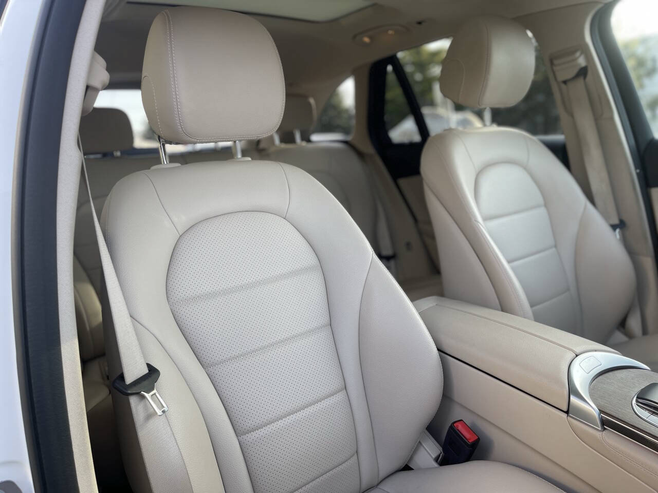 Used 2020 Mercedes-Benz GLC 350e 4MATIC w/ Parking Assistance Package image 19