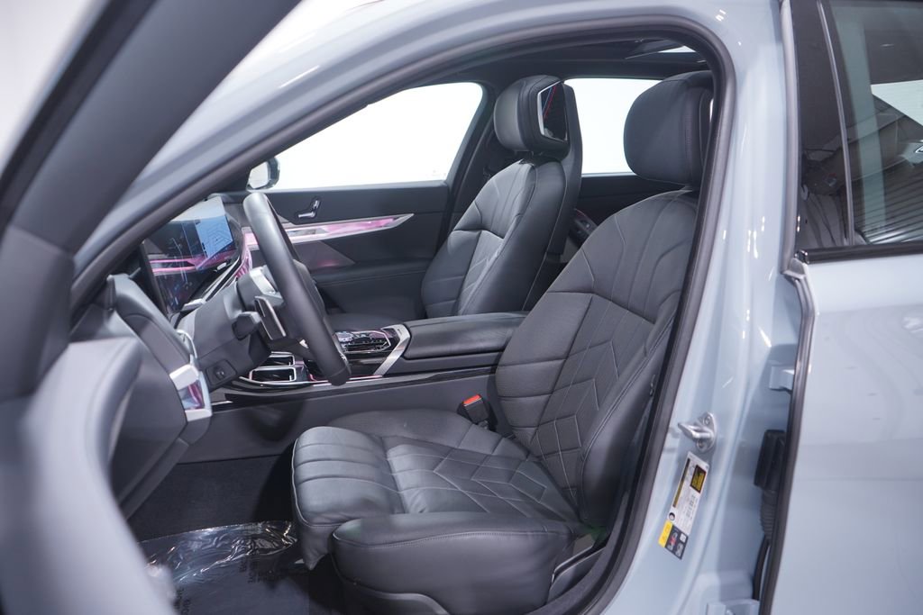 Used 2025 BMW i7 eDrive50 w/ M Sport Package image 7