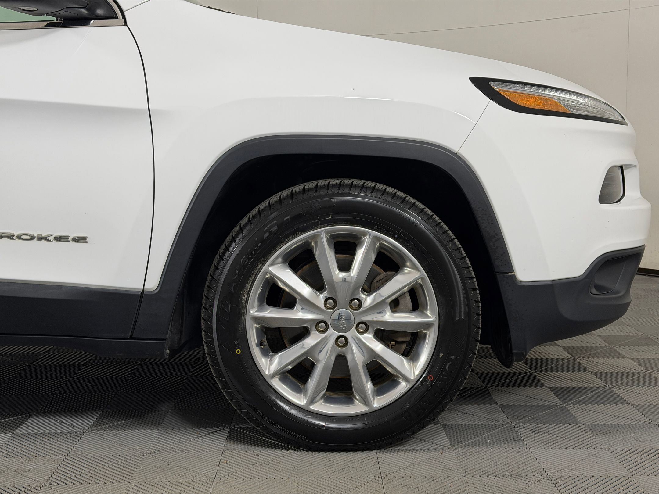 Used 2016 Jeep Cherokee Limited w/ Luxury Group image 14