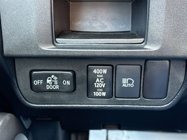 Used 2018 Toyota Tacoma Limited image 33