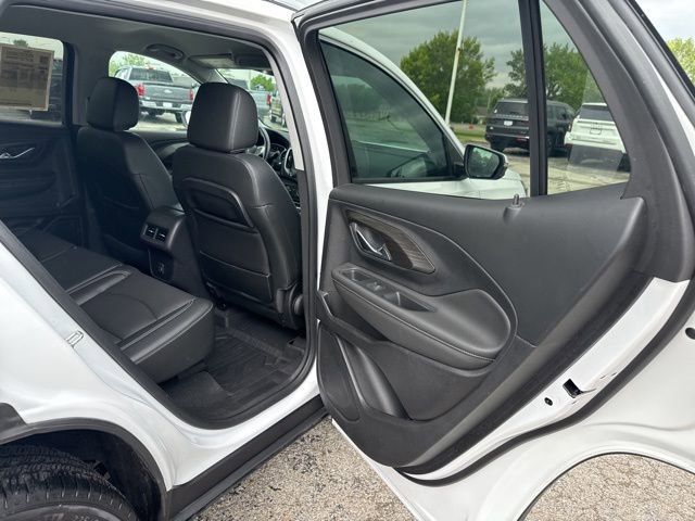 Used 2023 GMC Terrain SLT w/ LPO, Floor Liner Package FWD image 12