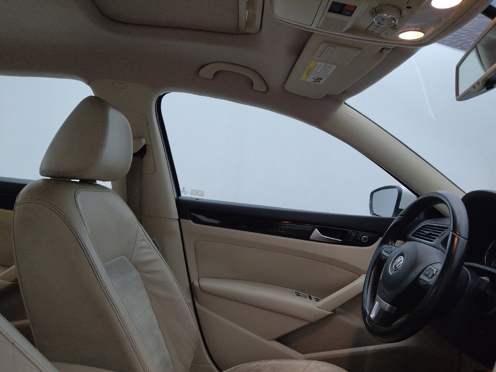 Used 2014 Volkswagen Passat 1.8T SEL Premium image 19