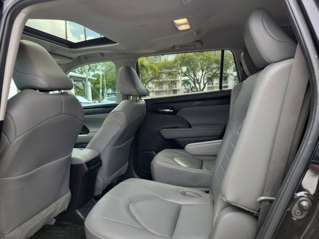 Used 2024 Toyota Highlander XLE image 8
