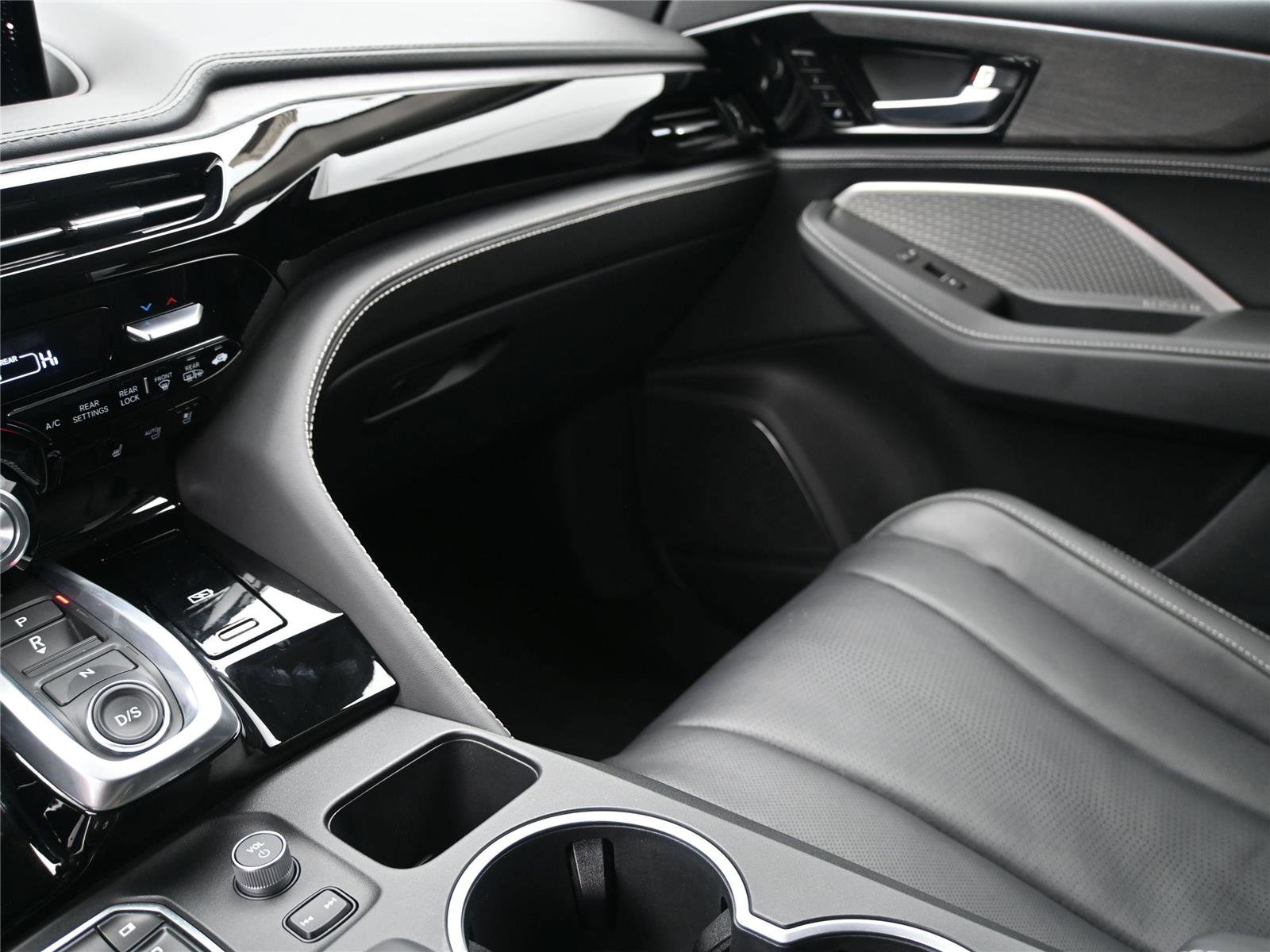 Used 2024 Acura MDX SH-AWD w/ Advance Package image 6