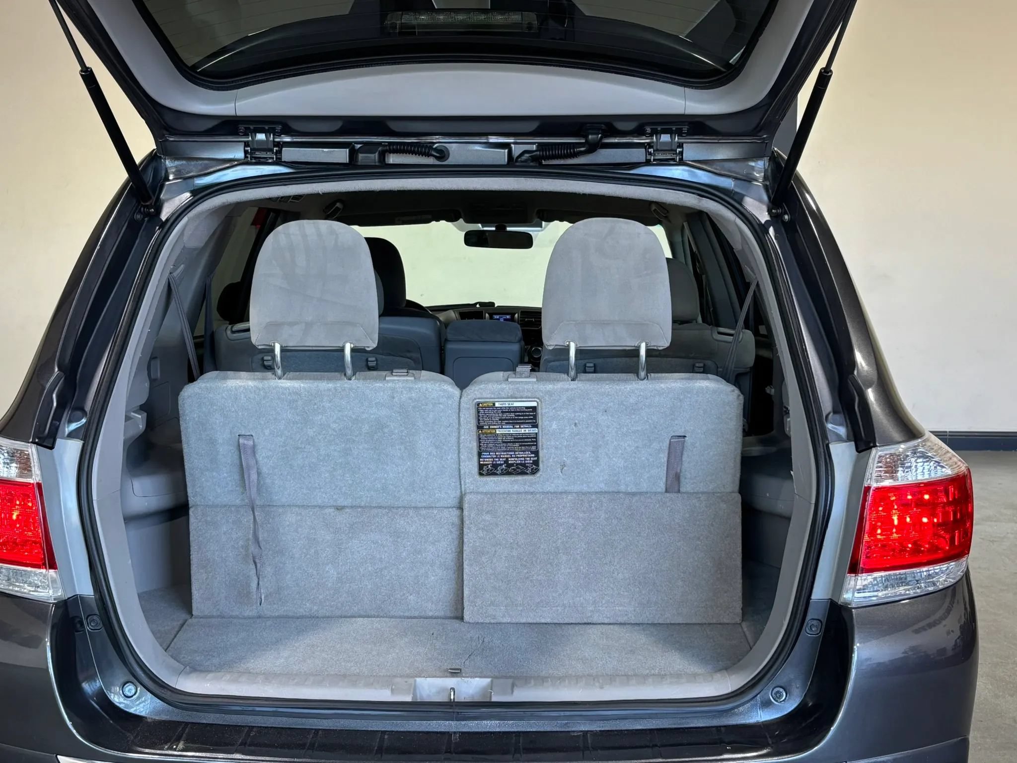 Used 2012 Toyota Highlander 4WD w/ Tech Pkg image 8