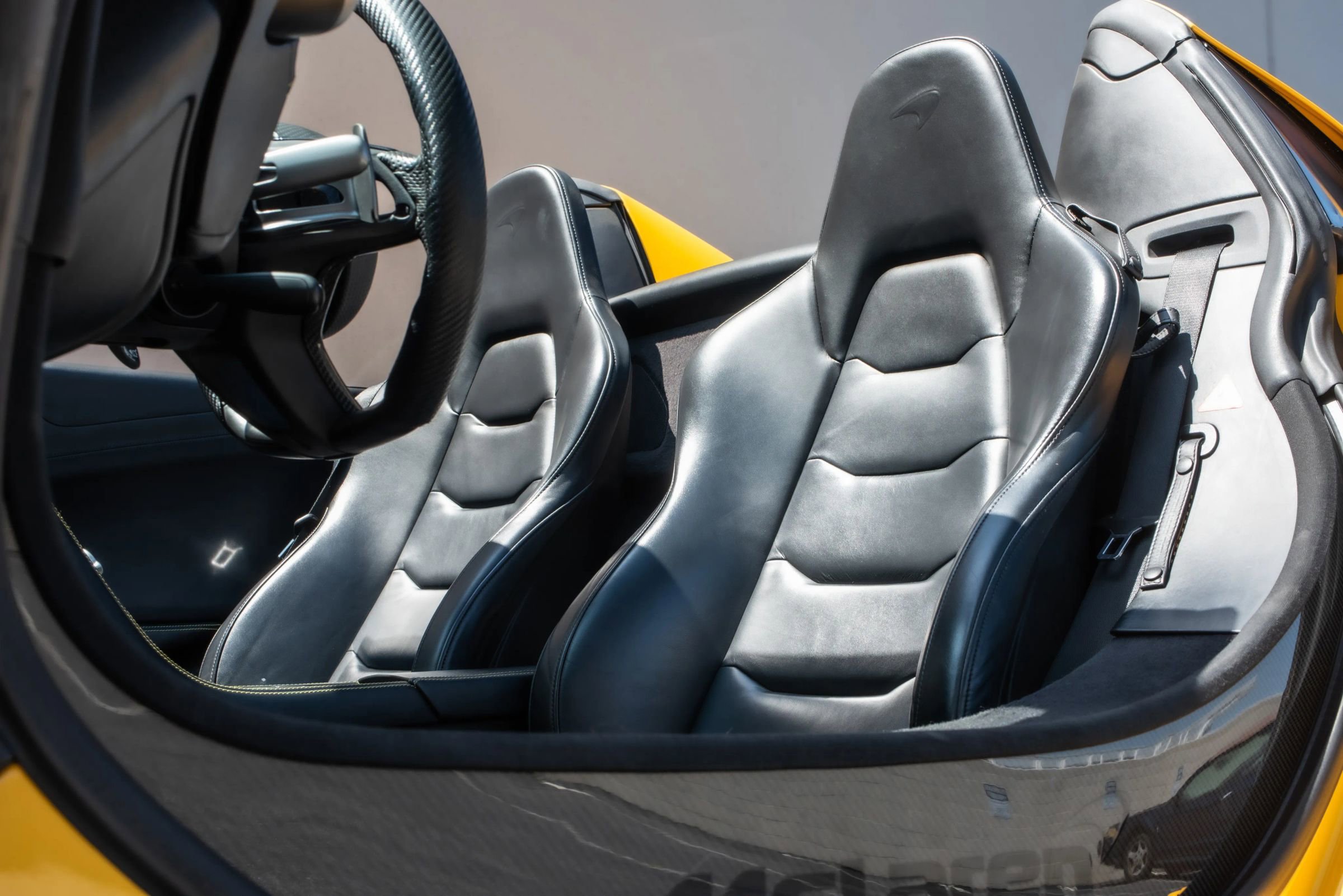 Used 2015 McLaren 650S Spider image 14