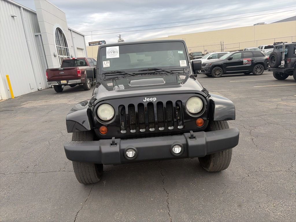 Used 2018 Jeep Wrangler Unlimited Sahara image 2