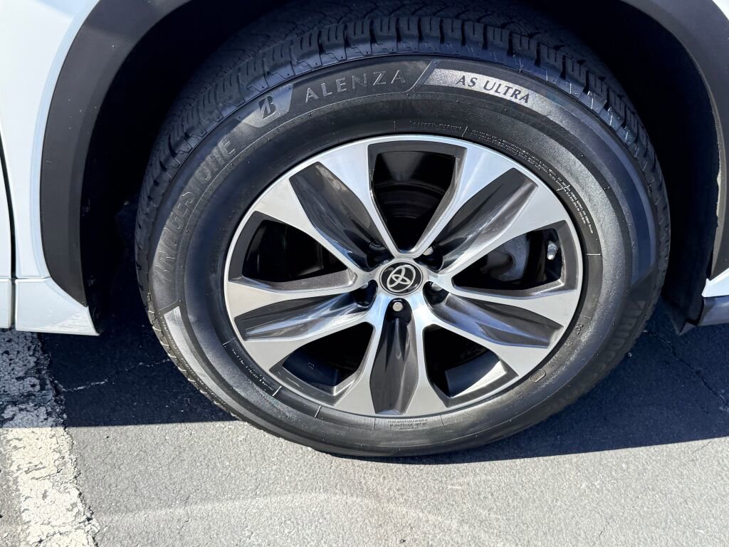 Used 2021 Toyota Highlander XLE image 15