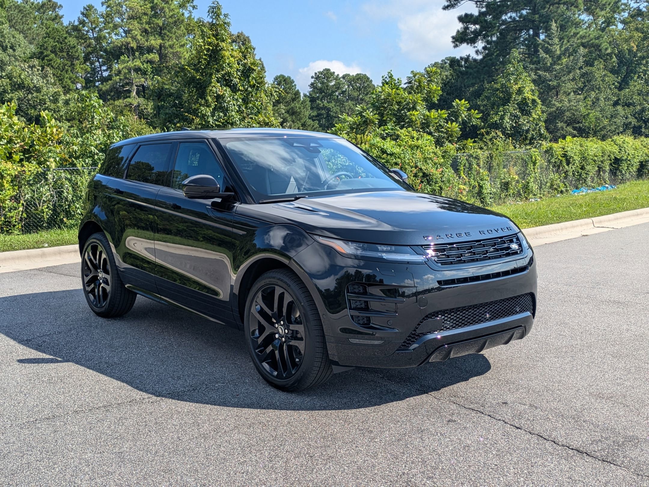 New 2026 Land Rover Range Rover Evoque Dynamic SE image 3