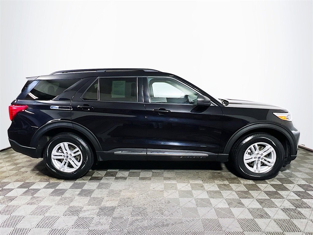 Used 2024 Ford Explorer XLT w/ Equipment Group 202A image 9