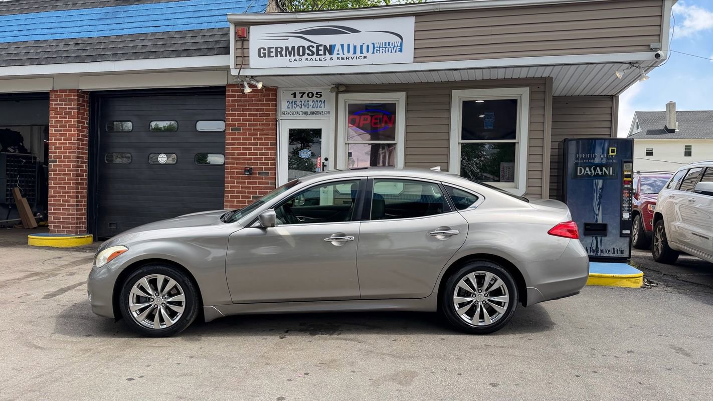 Used 2013 INFINITI M37 w/ Premium Pkg RWD image 2