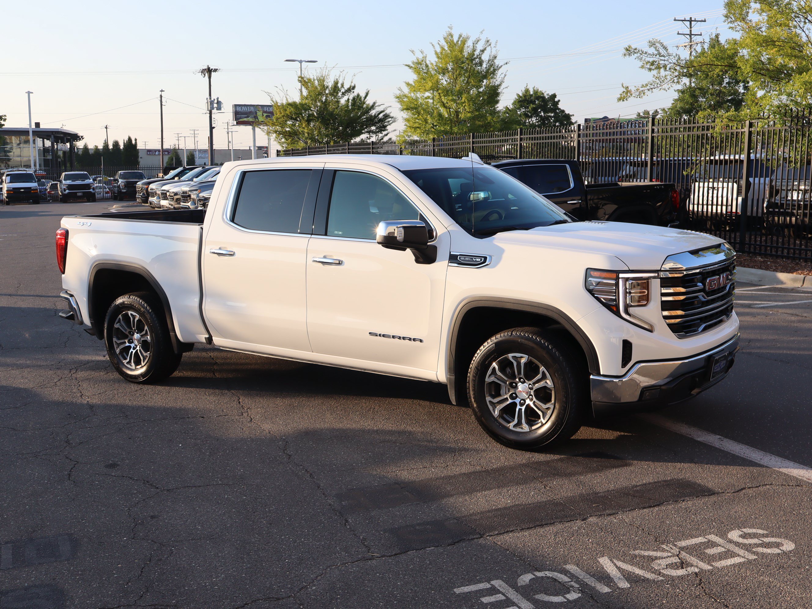 Used 2025 GMC Sierra 1500 SLT AWD/4WD image 2