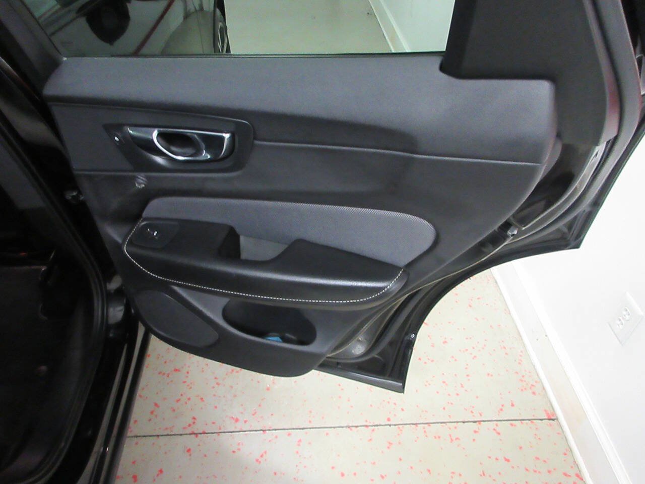 Used 2022 Volvo XC60 B5 R-Design w/ Advanced Package AWD/4WD image 30