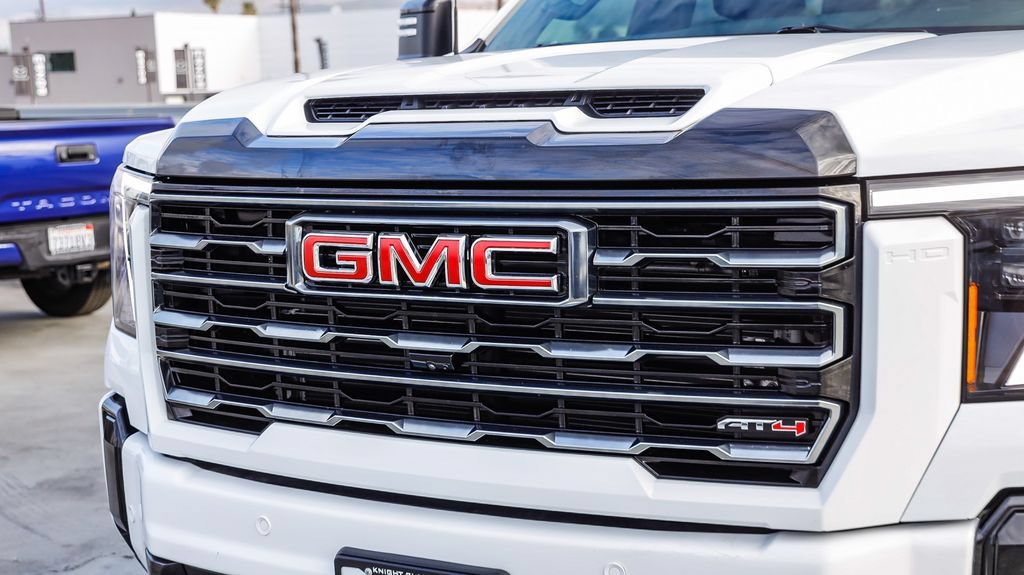 Used 2025 GMC Sierra 2500 AT4 AWD/4WD image 6