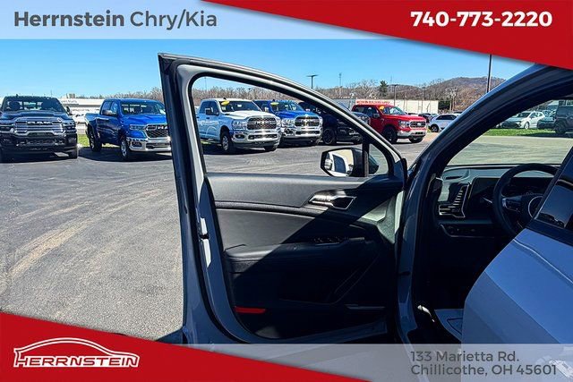 Used 2025 Kia Sportage X-Line w/ Premium Package image 13