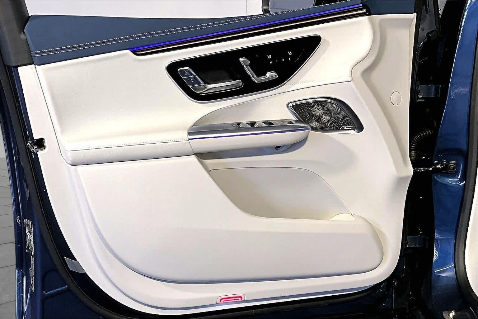 New 2026 Mercedes-Benz EQE 320 4MATIC SUV image 11