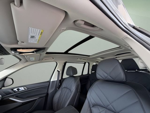 Used 2024 BMW X7 xDrive40i w/ Premium Package image 29