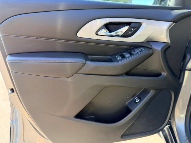 Used 2018 Chevrolet Traverse LT FWD image 18