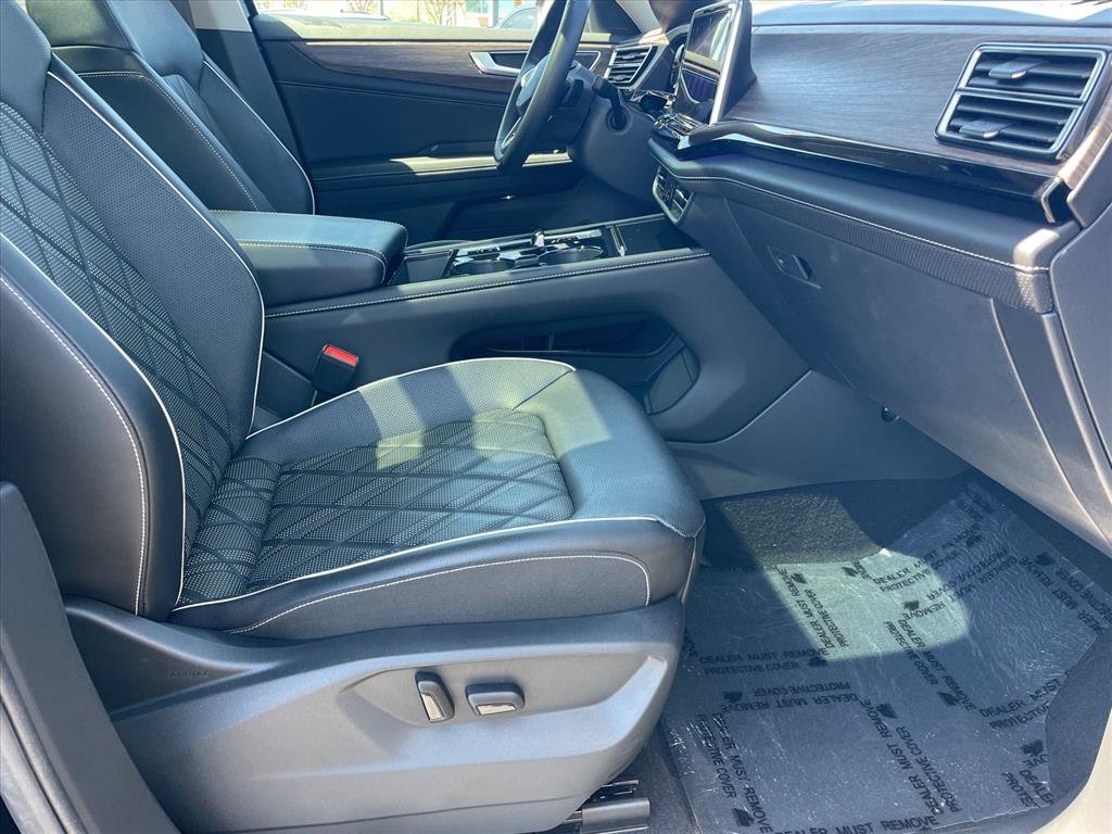 Used 2024 Volkswagen Atlas SEL Premium R-Line image 29