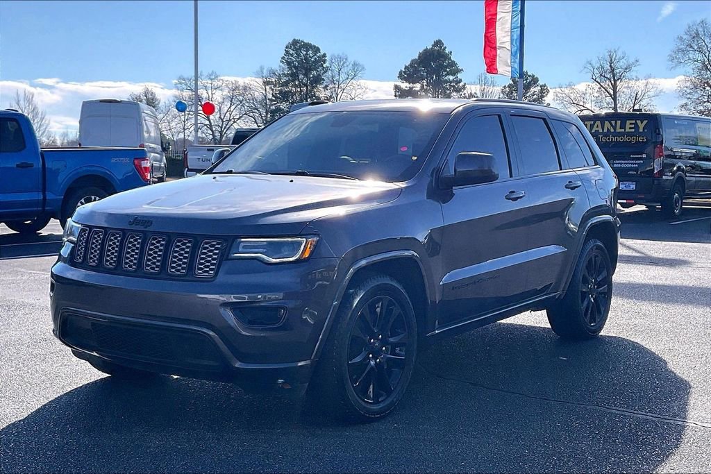 Used 2021 Jeep Grand Cherokee Laredo X image 2