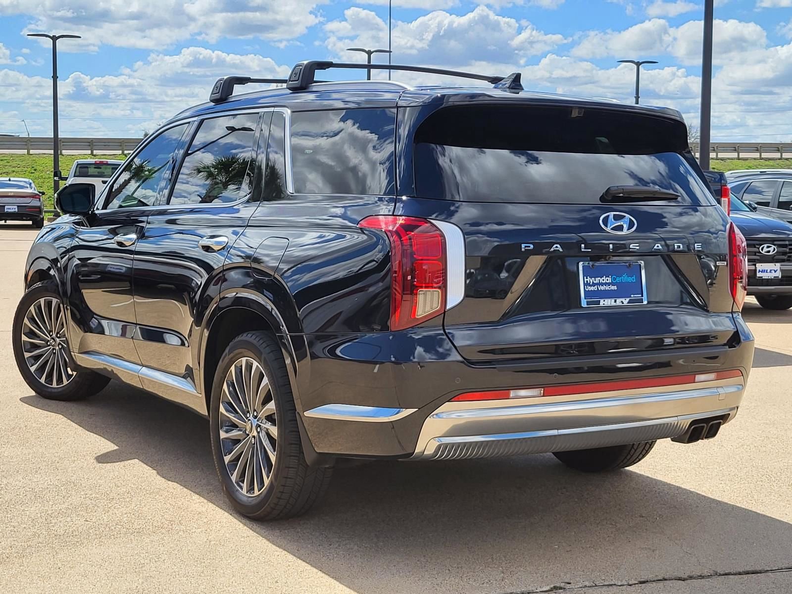Used 2024 Hyundai Palisade Calligraphy AWD/4WD image 3