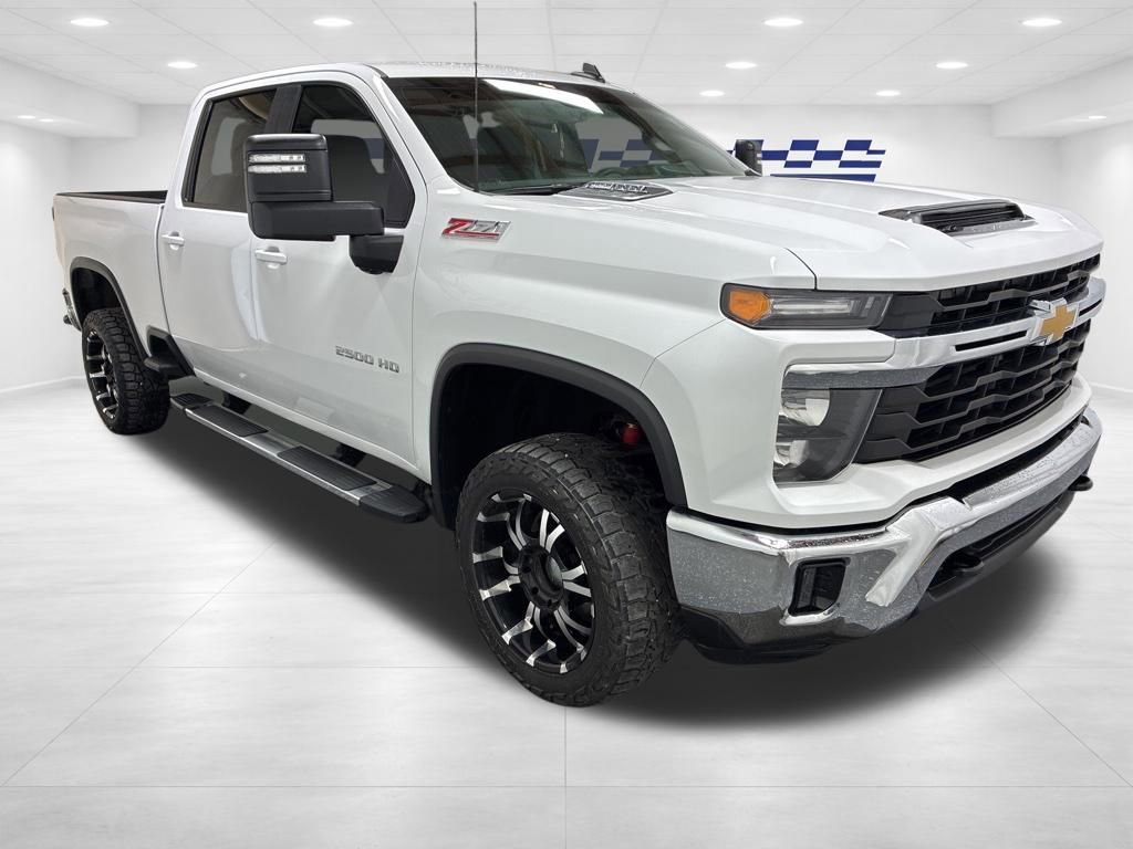 Used 2024 Chevrolet Silverado 2500 LT w/ Convenience Package image 4