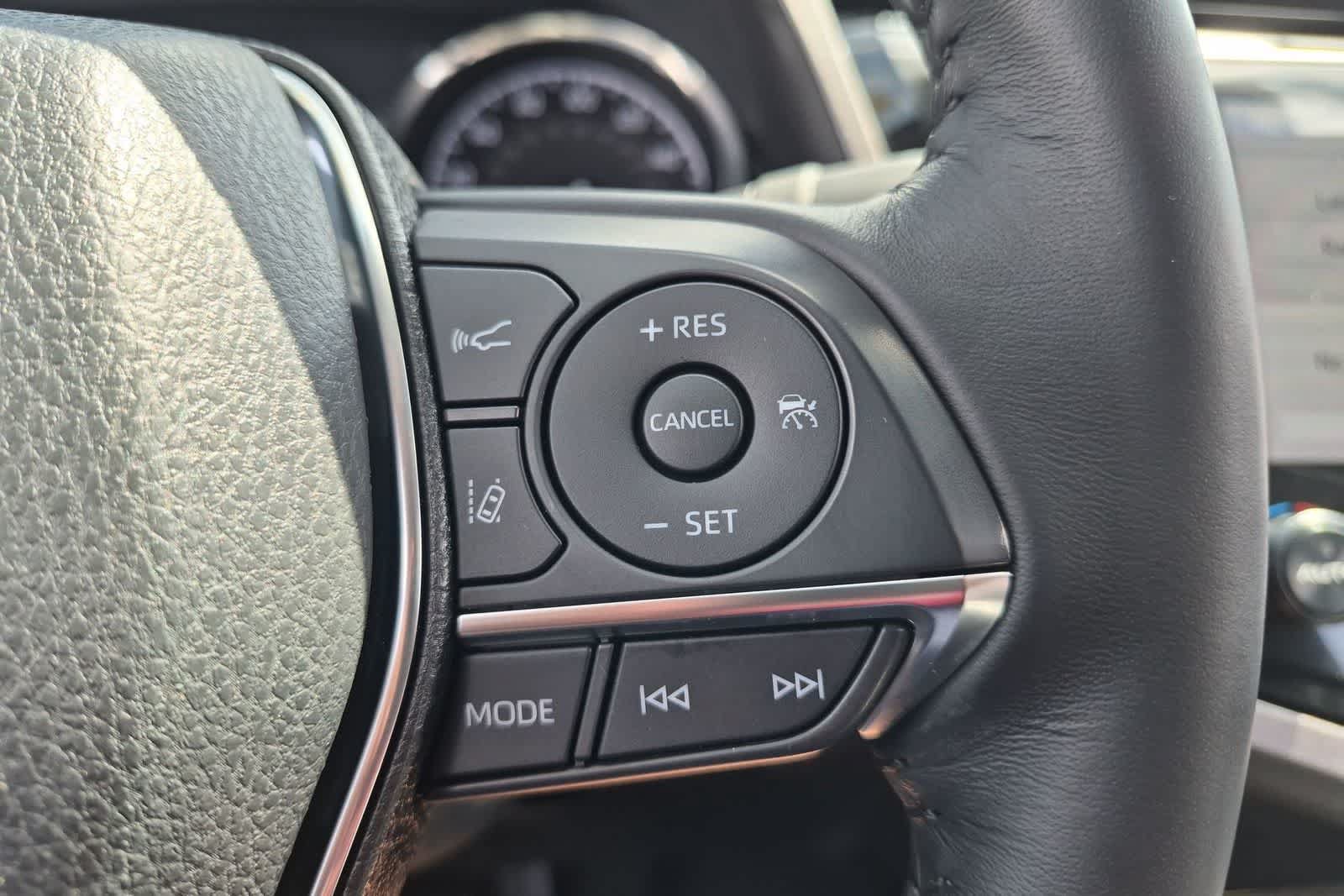 Used 2020 Toyota Camry XLE FWD image 24