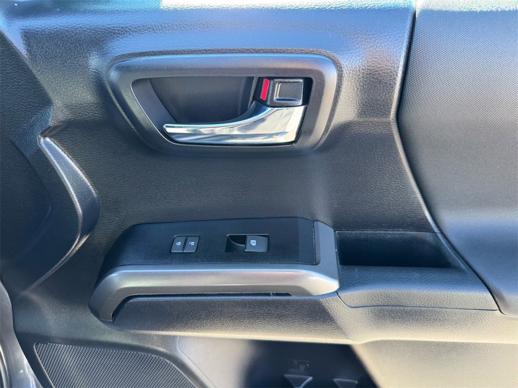 Used 2021 Toyota Tacoma TRD Off-Road image 23