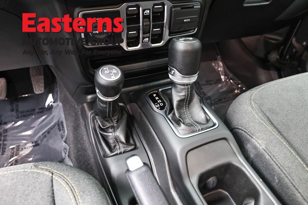 Used 2025 Jeep Wrangler Unlimited Sahara AWD/4WD image 13