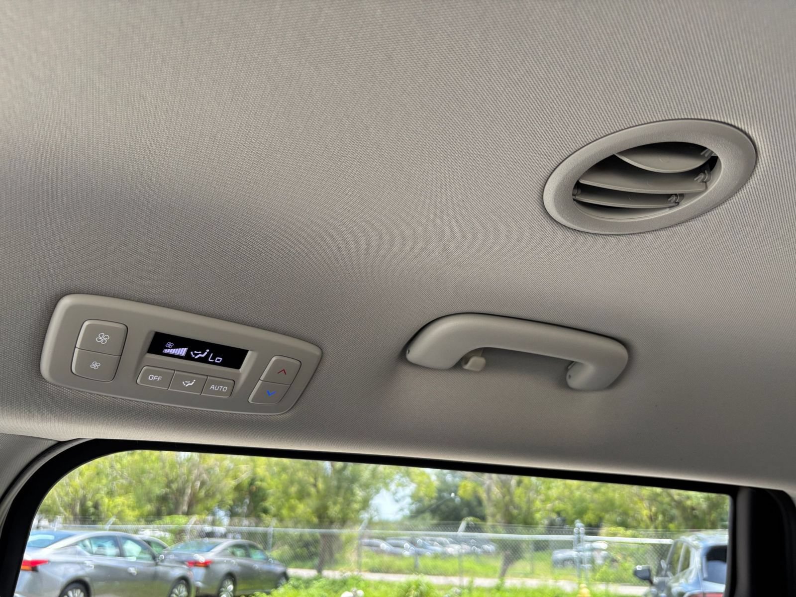 Used 2026 Kia Carnival FWD image 24