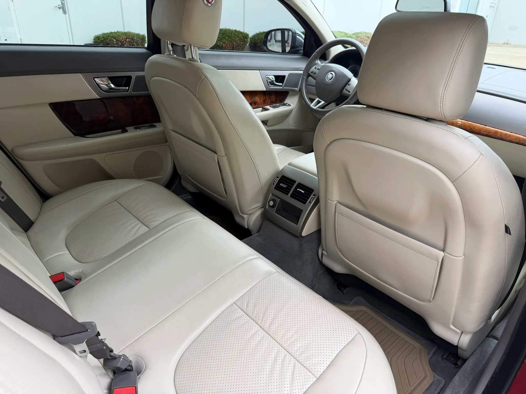 Used 2011 Jaguar XF Premium RWD image 19