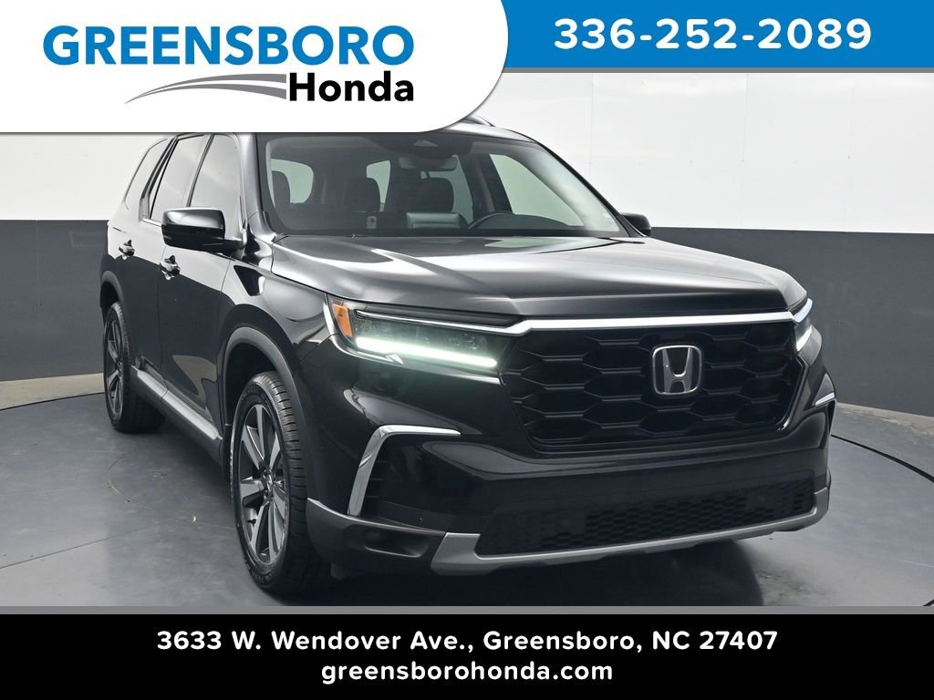 Used 2024 Honda Pilot Touring image 1