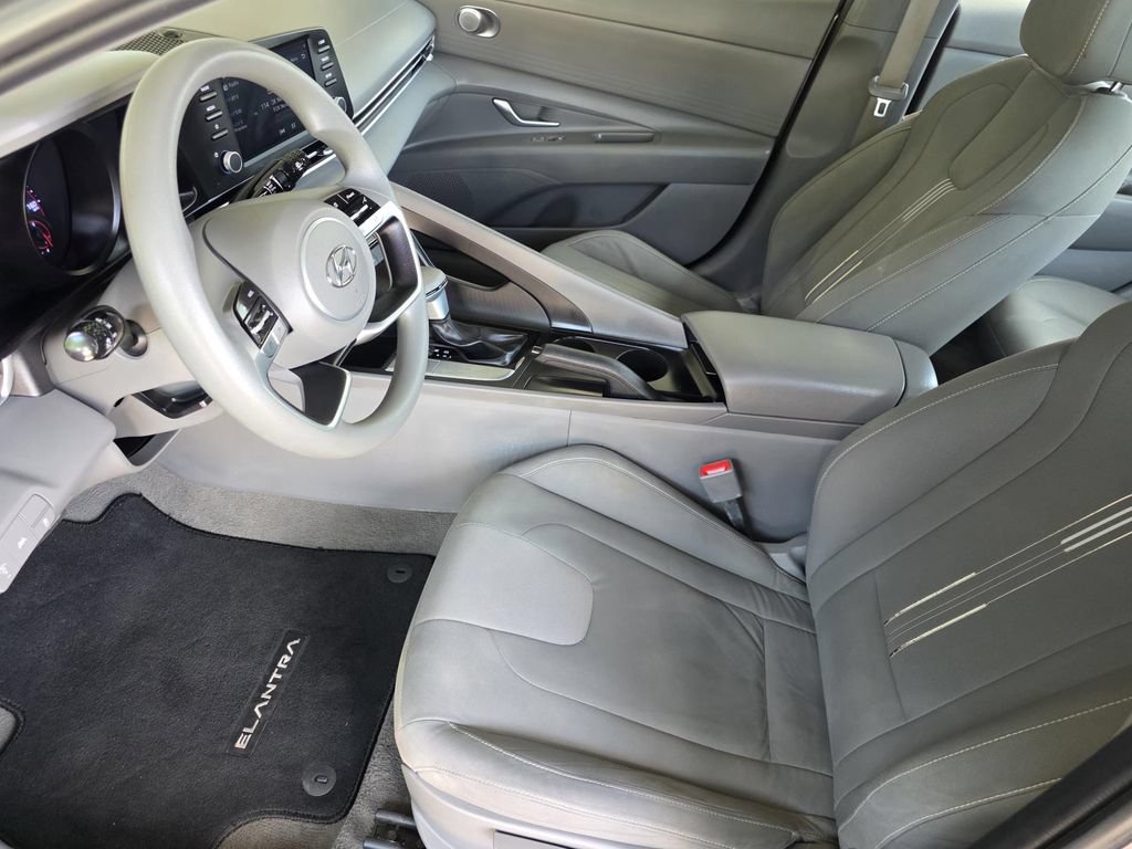 Used 2023 Hyundai Elantra SEL FWD image 6