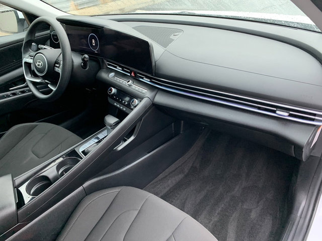 Used 2024 Hyundai Elantra Blue image 11