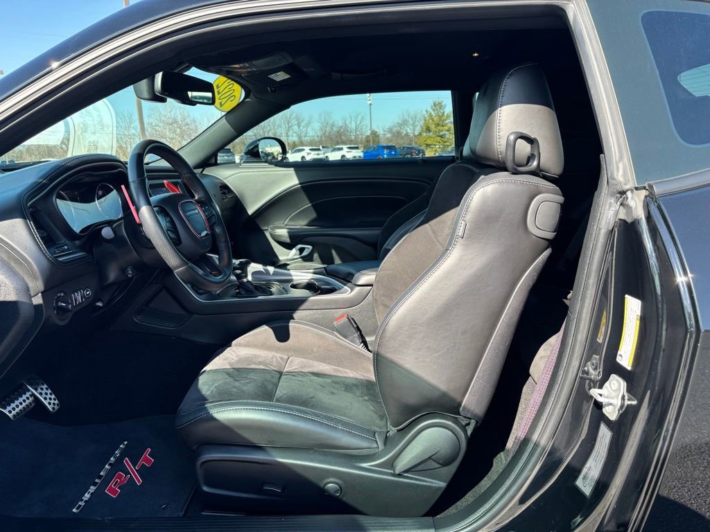 Used 2022 Dodge Challenger R/T w/ Plus Package image 15