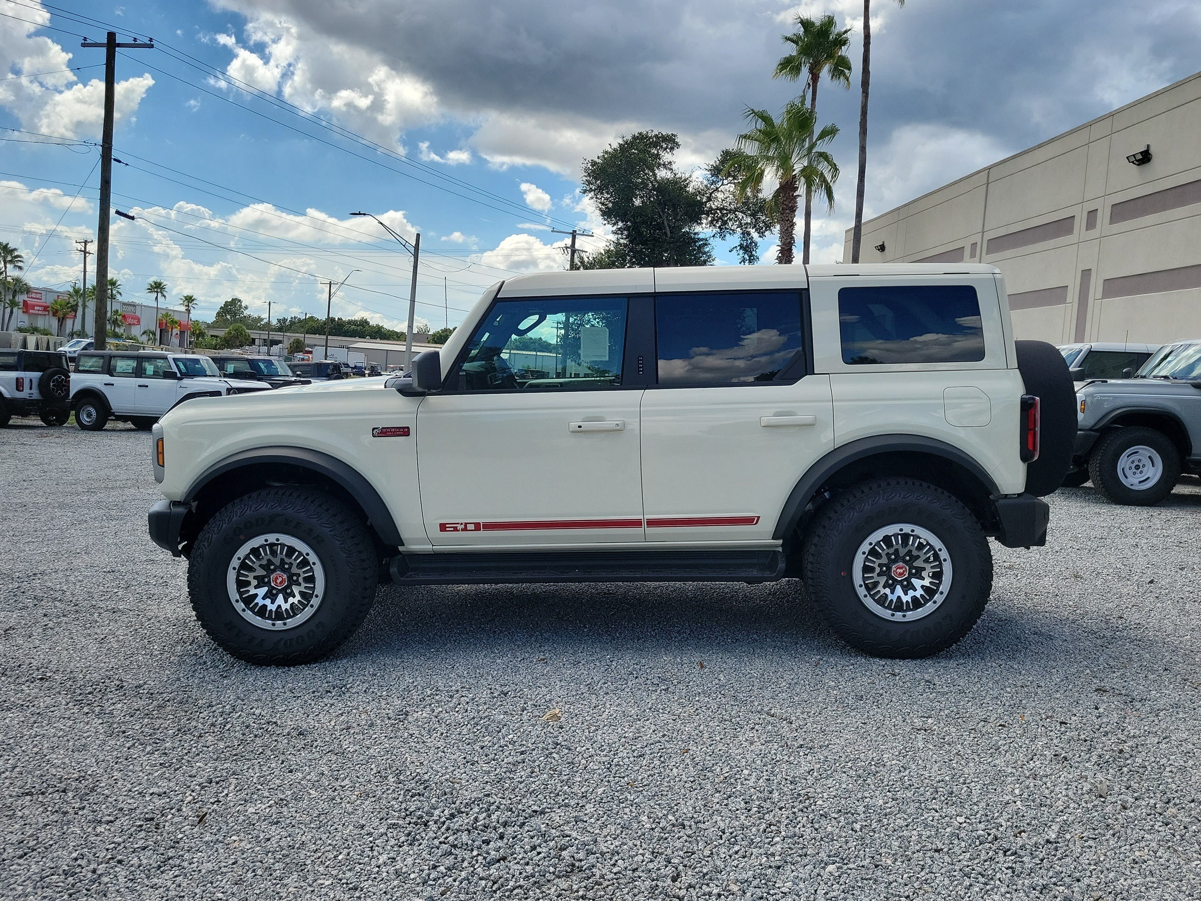 New 2026 Ford Bronco Outer Banks w/ Sasquatch Package AWD/4WD image 7