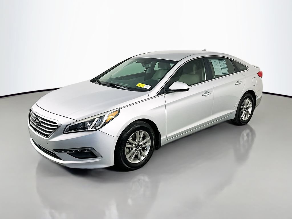 Used 2015 Hyundai Sonata SE w/ Option Group 09 FWD image 3