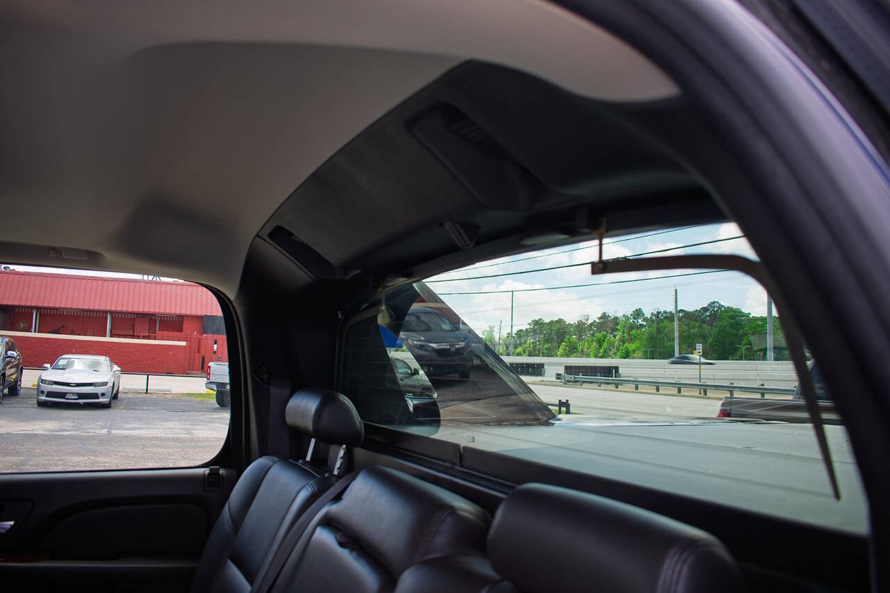 Used 2013 Chevrolet Avalanche LTZ image 31