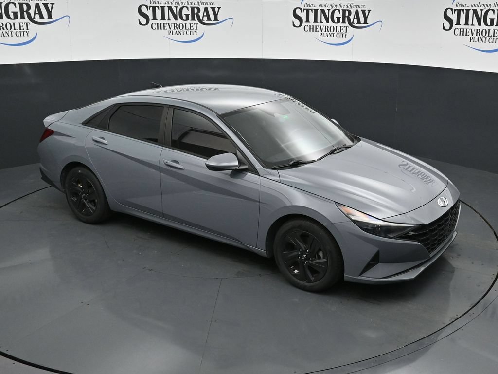 Used 2023 Hyundai Elantra SEL w/ Preferred Accessory Package FWD image 18