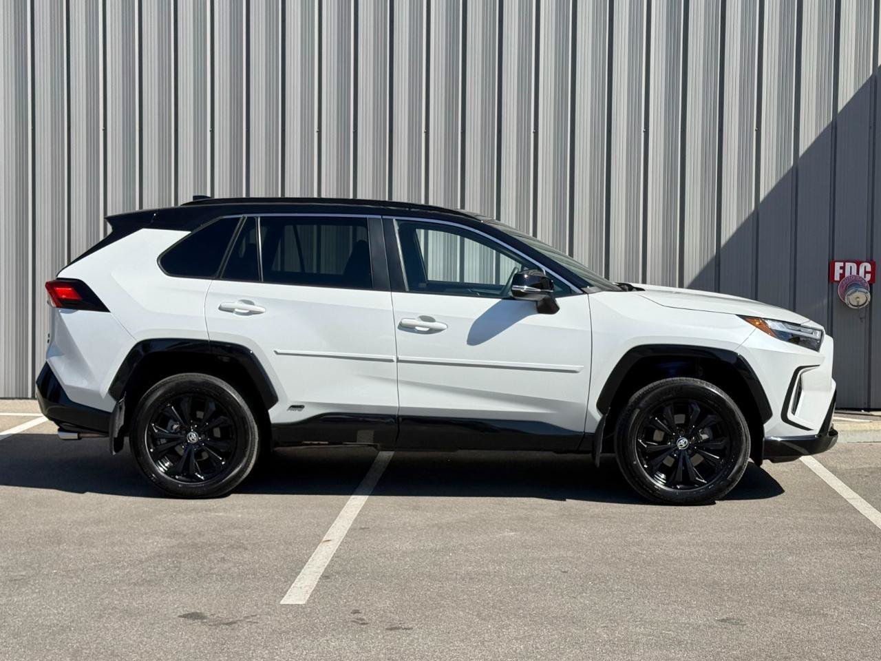Used 2024 Toyota RAV4 XSE w/ Weather Package AWD/4WD image 4