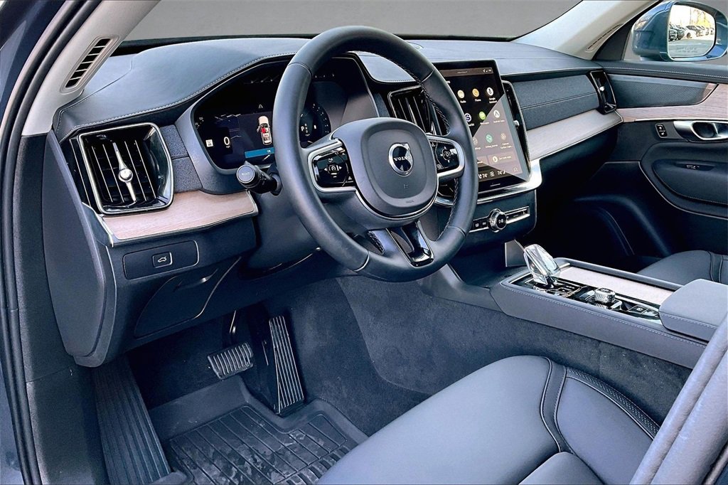 Certified 2026 Volvo XC90 B6 Plus w/ Protection Package Premier image 17