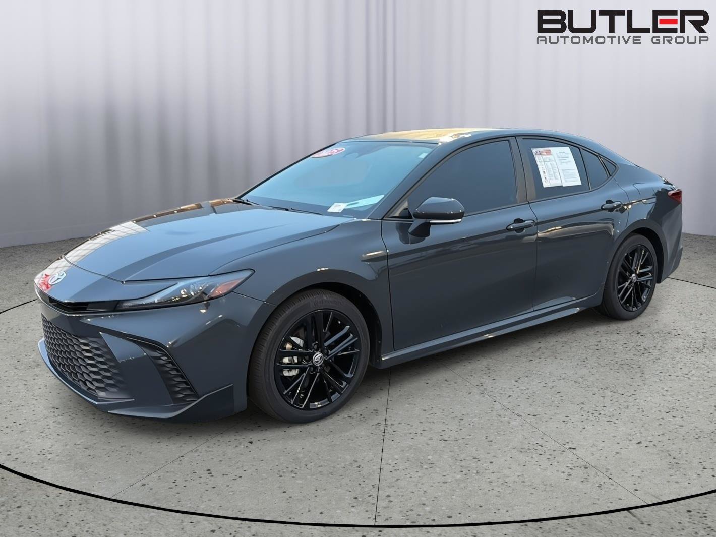 Used 2025 Toyota Camry SE w/ Multimedia Upgrade Package